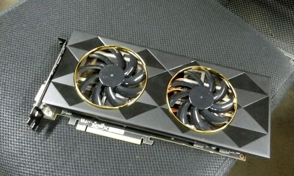 XFX Radeon R9 390 Double Dissipation 01